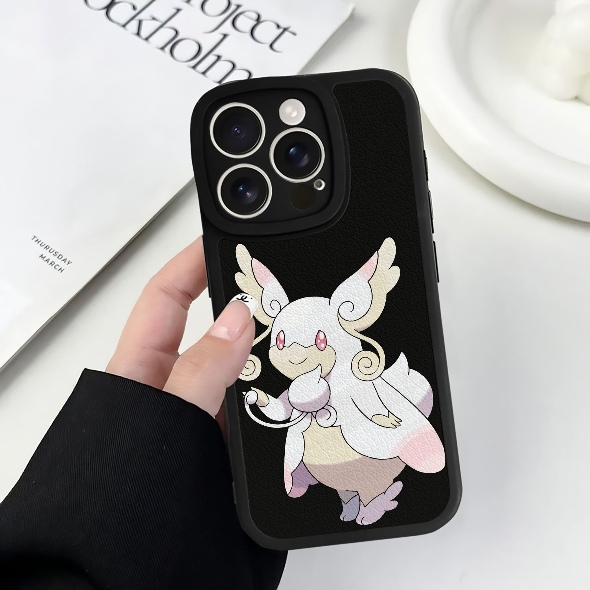 （画像用） ポケットモンスター Pokémon 【iPhone 16シリーズ対応】シリコンスマホケース（レザー調） 材質：シリコン